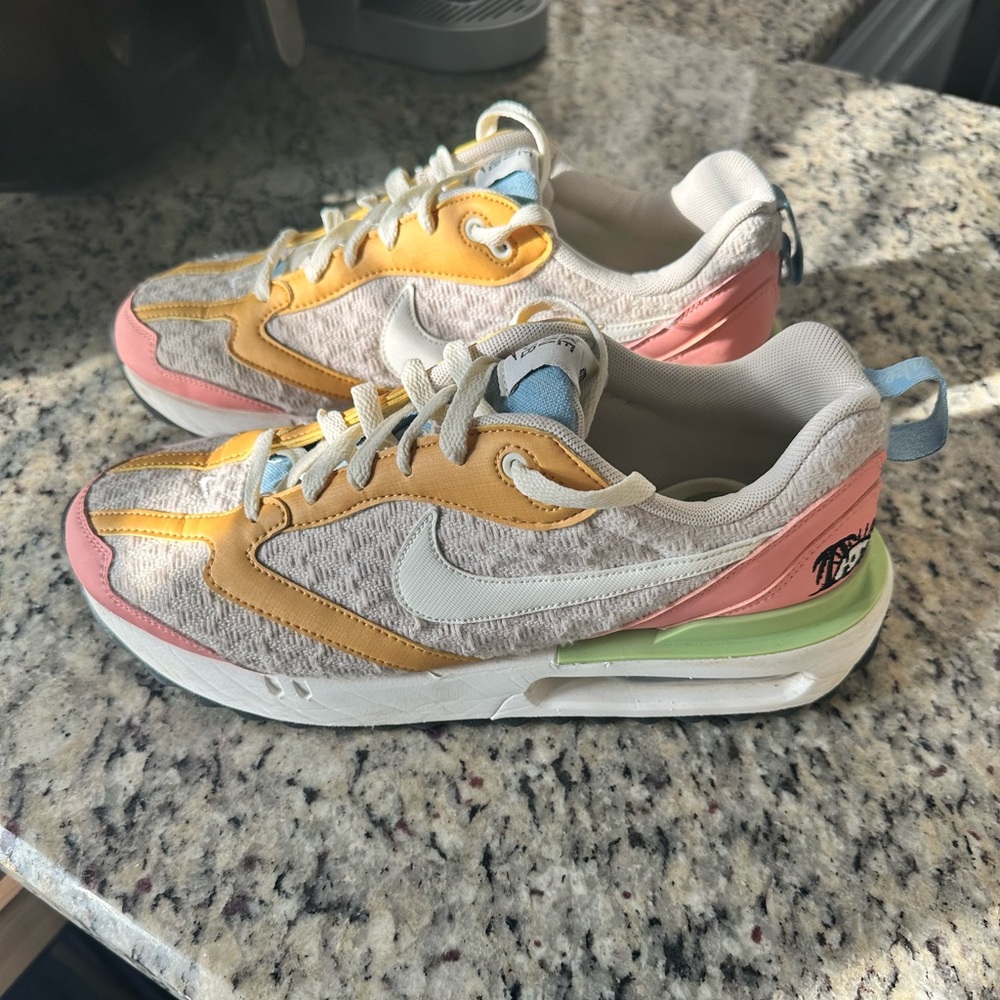 Nike Sun Club
